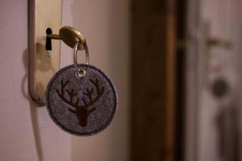a key chain with a picture of a deer on it at Rifugio Baita Gimont in Cesana Torinese