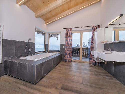 Bany a Top class chalet with 3 bathrooms near small slope