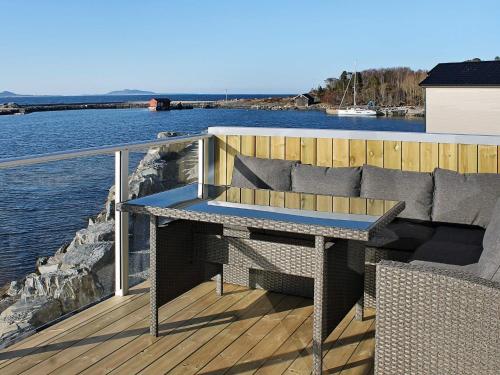 Gallery image of 10 person holiday home in Brattvåg in Brattvåg