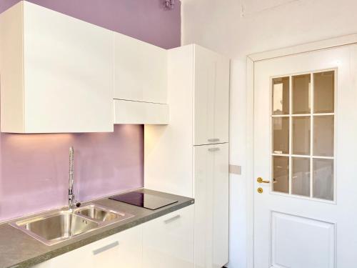 A kitchen or kitchenette at Fontana di Trevi Private Luxury Apartaments