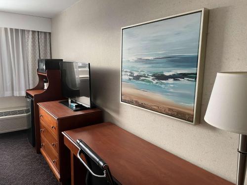 Televisyen dan/atau pusat hiburan di Best Western Plus Waterville Grand Hotel