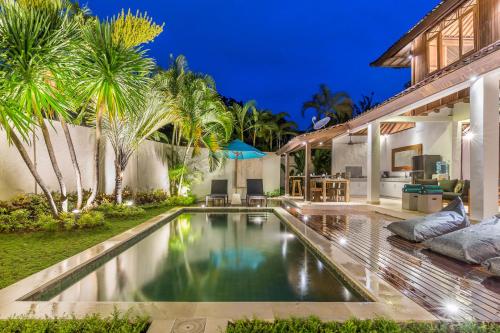 สระว่ายน้ำที่อยู่ใกล้ ๆ หรือใน Villa Bunga 1