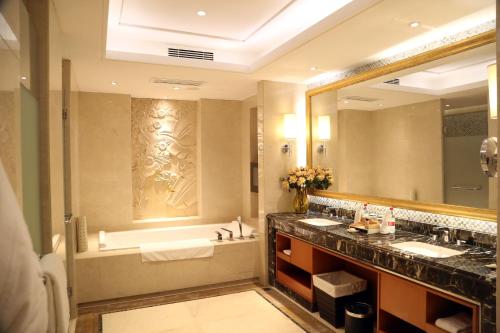 Ένα μπάνιο στο Huaguoshan Hotel