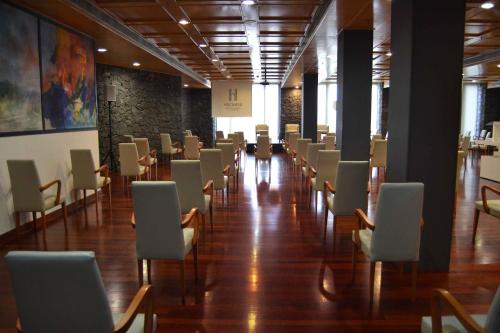 a row of chairs in a room with wooden floors at Hotel Escuela Santa Cruz in Santa Cruz de Tenerife