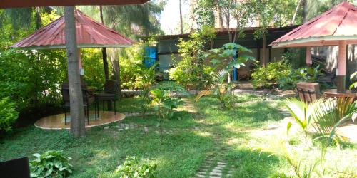En trädgård utanför Beach View Hotel - Kisumu