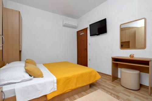 a bedroom with a bed and a mirror and a desk at Dado A6 Apartments in Igrane