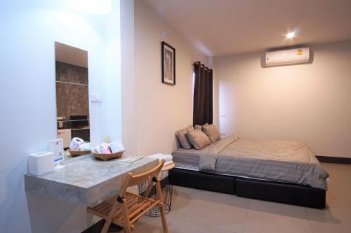 Llit o llits en una habitació de Maerim Villa&Pool