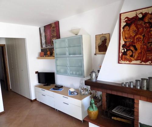 a living room with a cabinet and a television at Casa Nuccia gentili david in Marina di Massa
