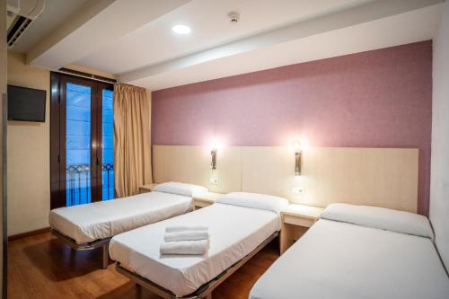 Postel nebo postele na pokoji v ubytování Hostal Fina