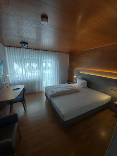 a bedroom with a bed and a desk and a bed sidx sidx sidx at Landgasthaus Hubertusklause in Bad Marienberg