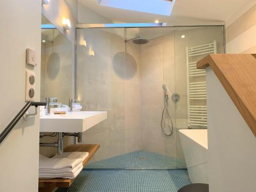 Ванная комната в Maison Manège Bordeaux Centre
