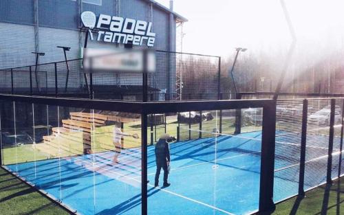 Tennistä tai squashia majoituspaikan Vinkkeli alueella tai lähistöllä