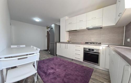 A kitchen or kitchenette at Apartament Terra