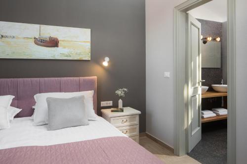 a bedroom with a bed and a bathroom with a sink at Villa Edoardo by Villas Holiday in Vižinada