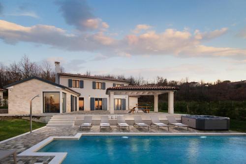 Villa Edoardo by Villas Holiday