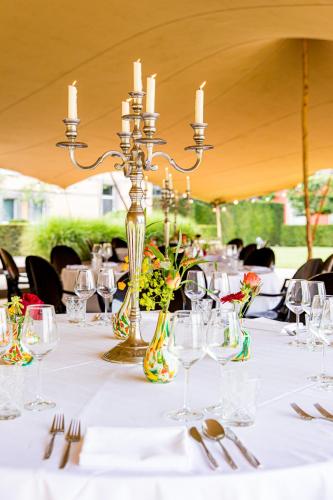 a table set for a wedding with candles and glasses at Landgoed Kasteel de Hoogenweerth in Maastricht