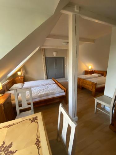 Posteľ alebo postele v izbe v ubytovaní Apartmán Na statku