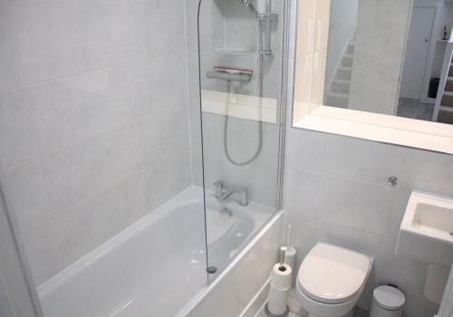 Kylpyhuone majoituspaikassa Apartment Sula Bassana