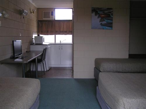 Η κουζίνα ή μικρή κουζίνα στο Dongara Old Mill Motel