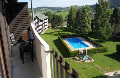 a view of a swimming pool on a balcony at Magnifique appartement pied des pistes in Métabief