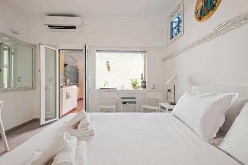 מיטה או מיטות בחדר ב-HostMe flat Metro Spagna