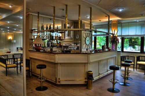 a bar in a restaurant with stools in front of it at Venafro Palace Hotel in Venafro