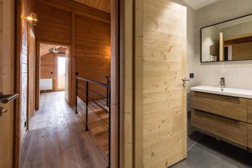 Ένα μπάνιο στο LAKE LOUISE Chalet mitoyen proche pistes avec vue panoramique