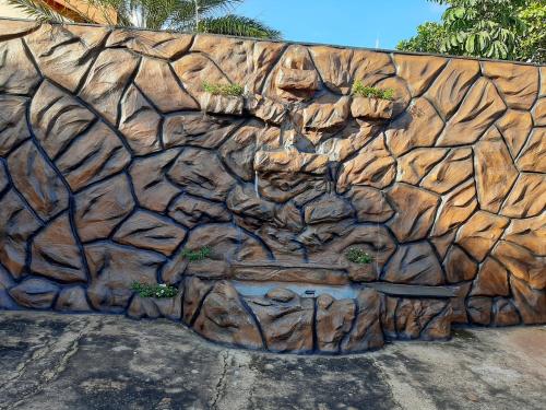 a rock wall with a statue on it at Miru´s motel in Rio Verde