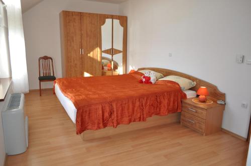 En eller flere senge i et værelse på Apartments - Turistična kmetija Vrbnjak