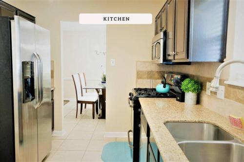 Η κουζίνα ή μικρή κουζίνα στο Exceptional, 5 Beds, Near Downtown - Bold Ruler