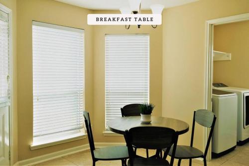 Φωτογραφία από το άλμπουμ του Exceptional, 5 Beds, Near Downtown - Bold Ruler σε Stafford