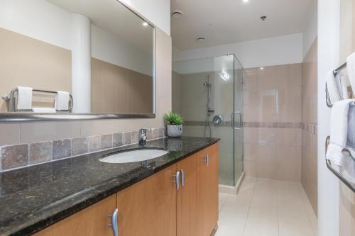 Gallery image of QV Waterfront Apt with AC Wifi and Parking (941) in Auckland