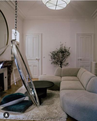 a living room with a couch and a table at La Maison de Reina in Troyes