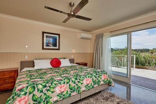 Un pat sau paturi într-o cameră la Kakatu Retreat