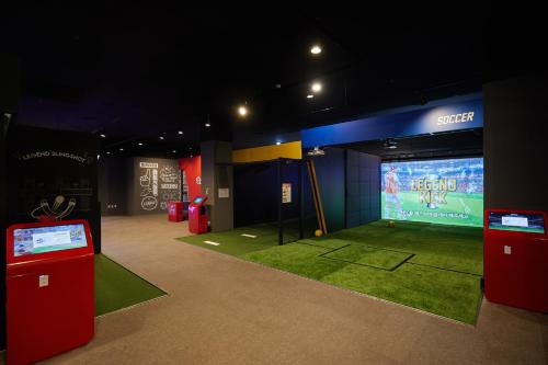 a room with a tv and a large screen at Sol Beach Jindo in Jindo