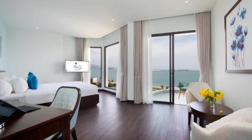 Postel nebo postele na pokoji v ubytování Hoan My Resort - Ninh Chu