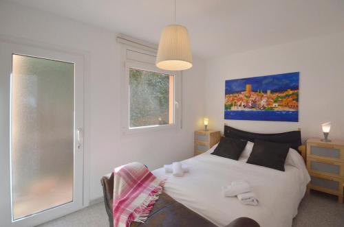 Ένα ή περισσότερα κρεβάτια σε δωμάτιο στο VILLA SANT RAMON - REF 043