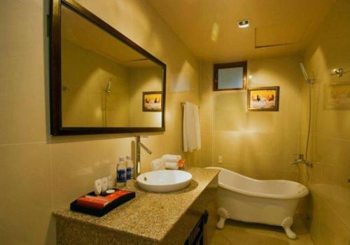 Song Tien Annex Hotel tesisinde bir banyo