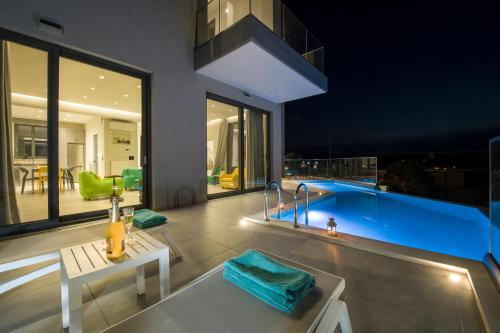 Πισίνα στο ή κοντά στο VILLA FULMAR