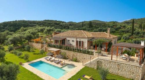 an aerial view of a house with a swimming pool at Traditional Villa Fioretta in Mármaron