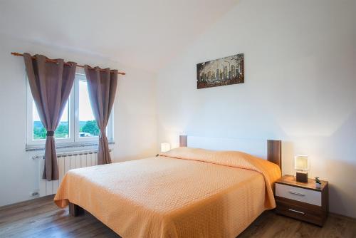 Postel nebo postele na pokoji v ubytování Apartments Lara