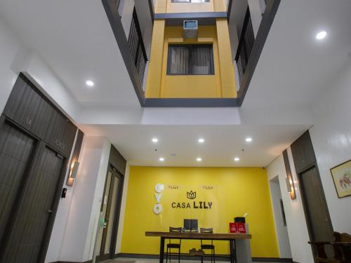 a view of the lobby of a casa lle clinic at Super OYO 570 Casa Lily in Manila