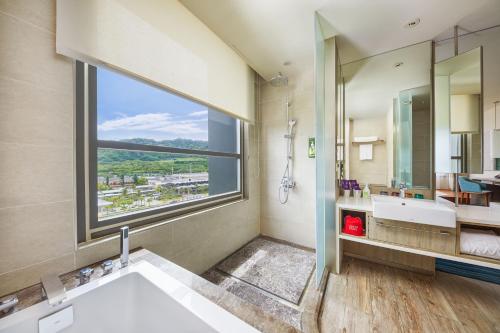Nespecifikovaný výhled na hory nebo výhled na hory při pohledu z hotelu
