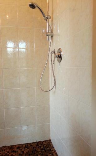 Ένα μπάνιο στο Attic Apartment, Air Conditioning, Fast WiFi