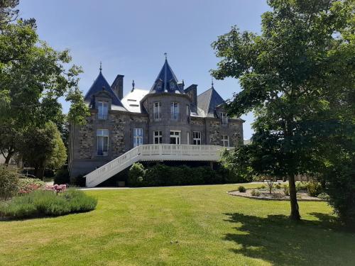 a large house with a large lawn in front of it at Manoir Le Castel & Villa Beaumaris in Saint Malo