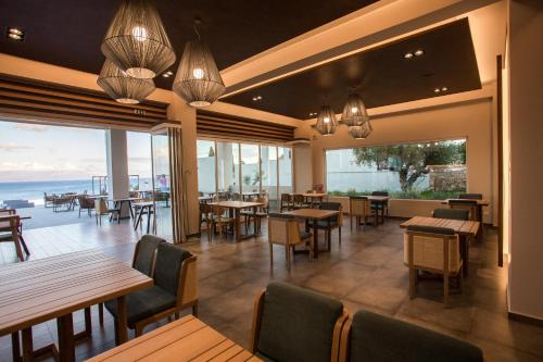 Gallery image of Colonides Beach Hotel in Vounaria