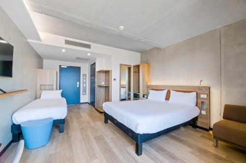 Ένα ή περισσότερα κρεβάτια σε δωμάτιο στο ibis Styles Ajaccio Napoleon