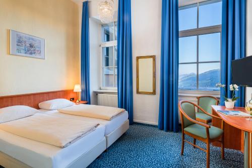Ein Bett oder Betten in einem Zimmer der Unterkunft Hotel Schloss Hornberg