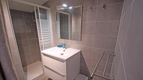 Appartement 3 chambres face à la plage avec superbe vue mer et piscine dans la résidence El Cantarello - Sainte Maxime