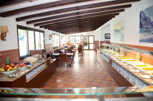 Makanan di atau berdekatan hotel
